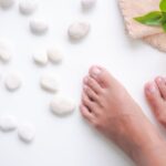 Pielęgnacja stóp cukrzycowych: jak zapobiegać i leczyć problemy ze stopą cukrzycową